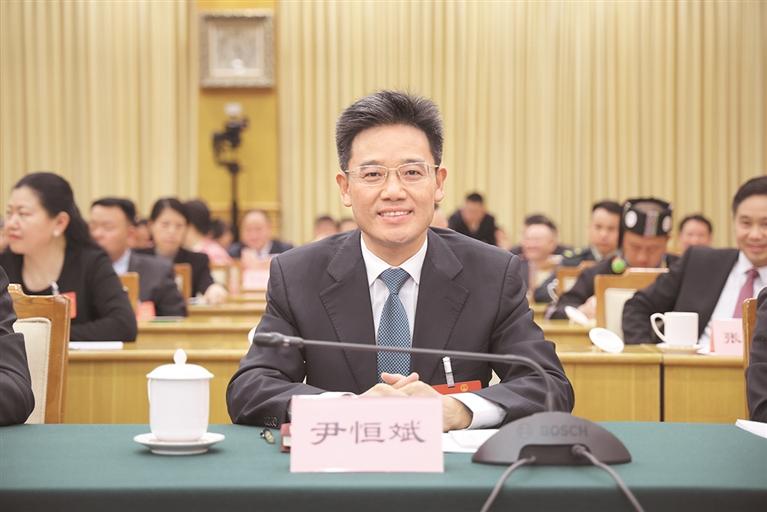 尹恒斌代表在积极融入国家战略中赢得自身发展